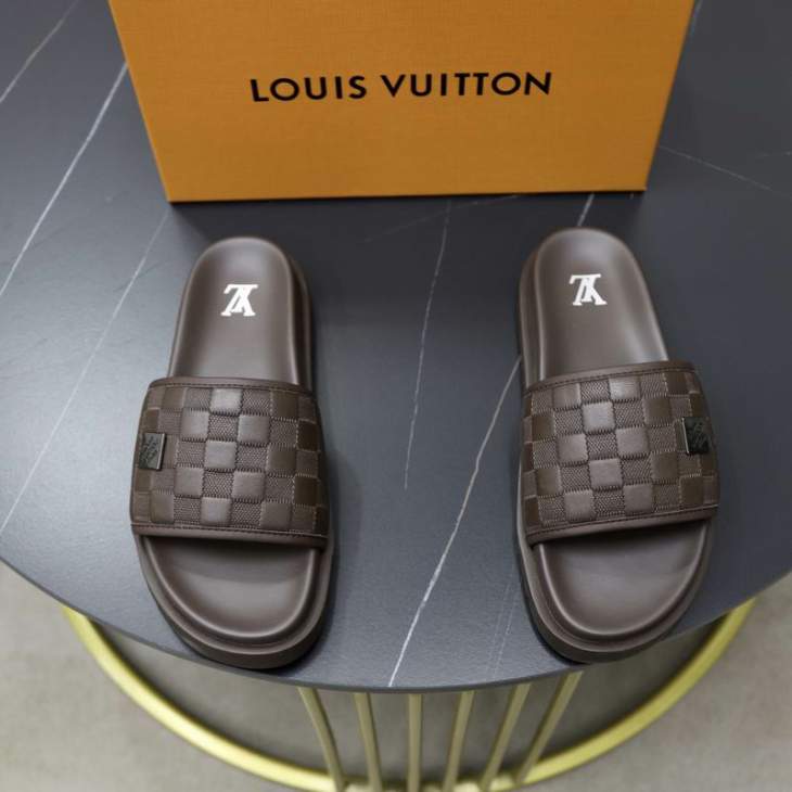 Picture of Louis Vuitton Slippers _SKULVsz38-45hnh03431008